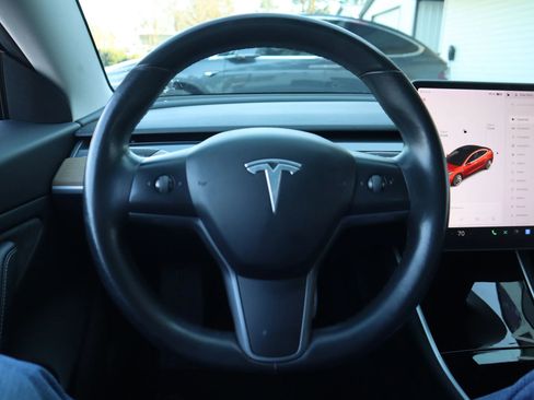 Used 2018 Tesla Model 3 Long Range image 15