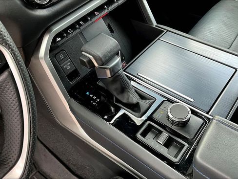 Used 2025 Toyota Sequoia Platinum image 19