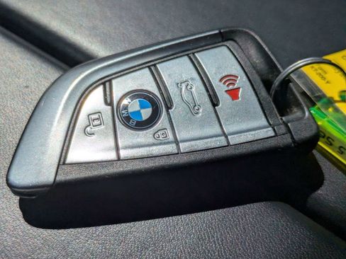 Used 2022 BMW M550i xDrive w/ Executive Package image 32