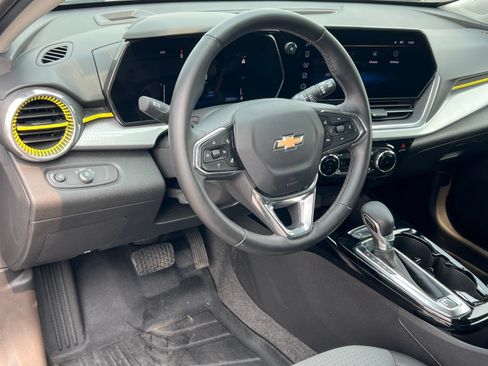 Used 2024 Chevrolet Trax LT w/ Driver Confidence Package FWD image 15