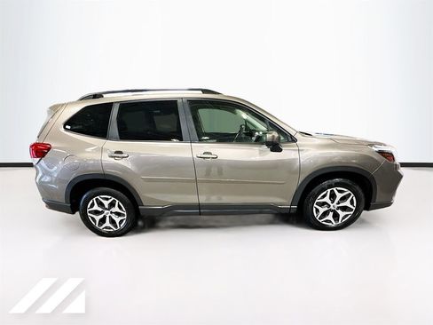 Used 2021 Subaru Forester Premium AWD/4WD image 4