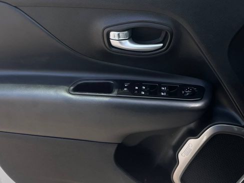 Used 2023 Jeep Renegade Latitude AWD/4WD image 20