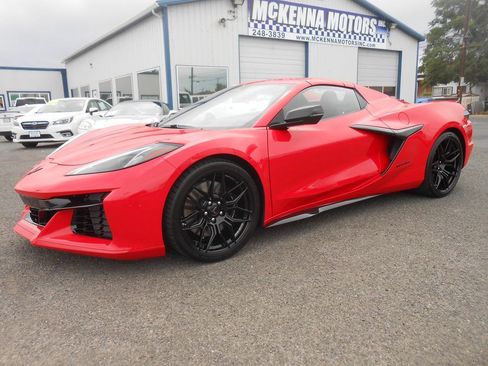 Used 2024 Chevrolet Corvette Z06 RWD image 13