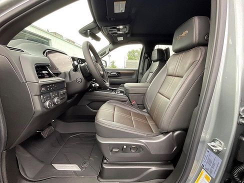 New 2025 Chevrolet Suburban High Country image 13