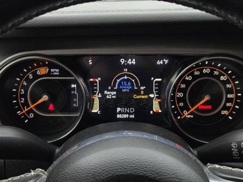 Used 2020 Jeep Wrangler Unlimited Sahara AWD/4WD image 31