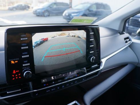 Used 2024 Toyota Sienna XLE image 27