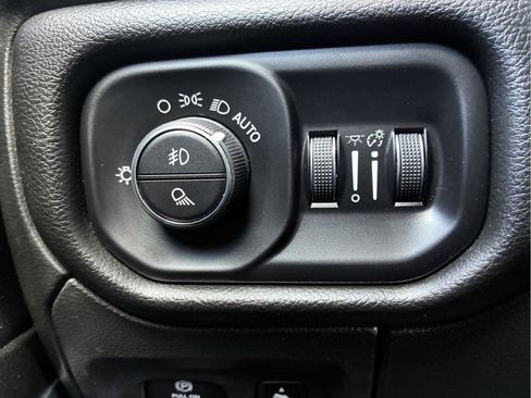 Used 2023 RAM 1500 Laramie AWD/4WD image 16