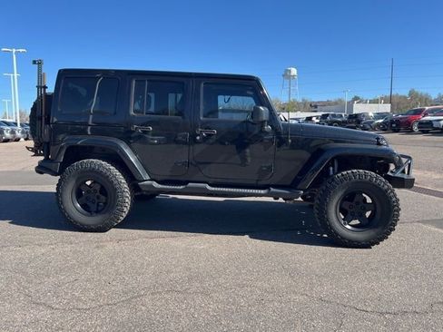 Used 2016 Jeep Wrangler Unlimited Sahara image 7