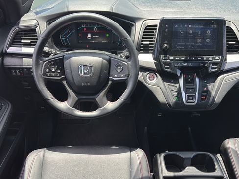 Used 2024 Honda Odyssey Sport image 12