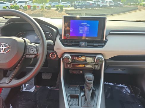 Used 2025 Toyota RAV4 XLE w/ Convenience Package FWD image 20