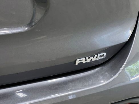 Used 2023 Toyota Highlander L image 39