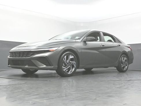 Used 2025 Hyundai Elantra SEL FWD image 54