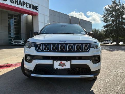 Used 2025 Jeep Compass Limited AWD/4WD image 3