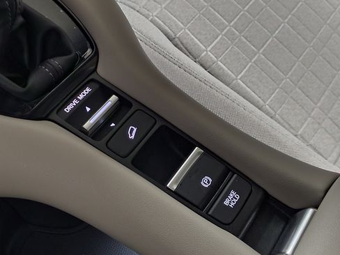 Certified 2026 Honda HR-V LX image 33