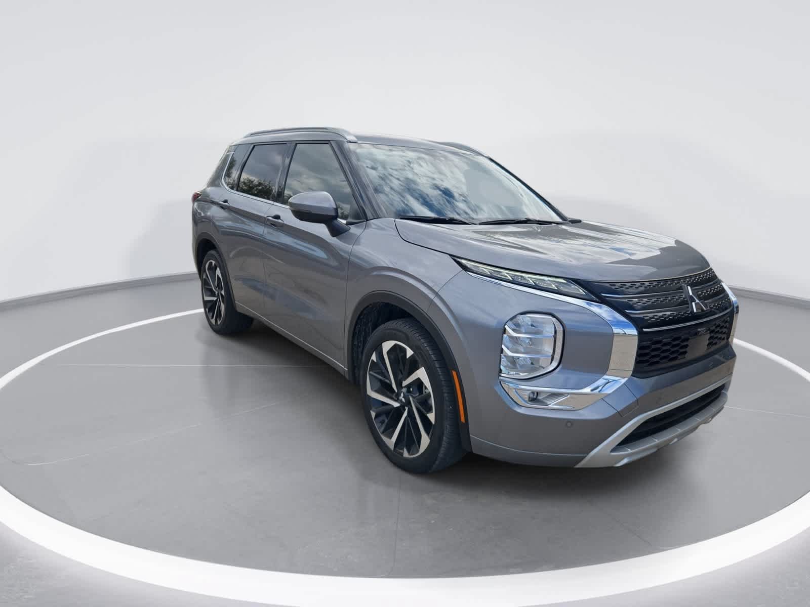Used 2024 Mitsubishi Outlander SEL FWD image 2