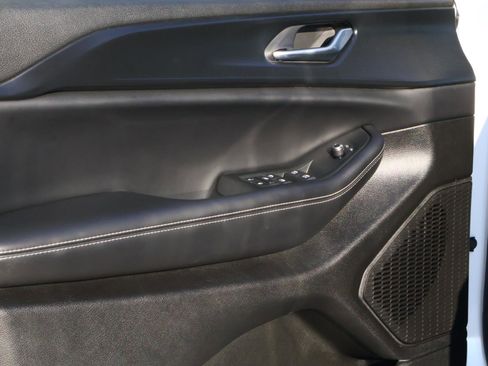 Used 2025 Jeep Grand Cherokee Altitude image 16