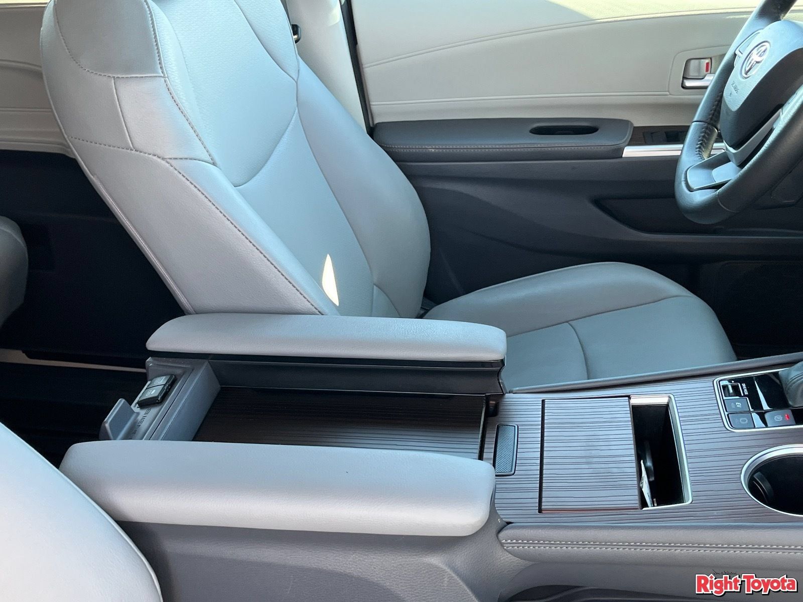 Certified 2024 Toyota Sienna XLE FWD image 14