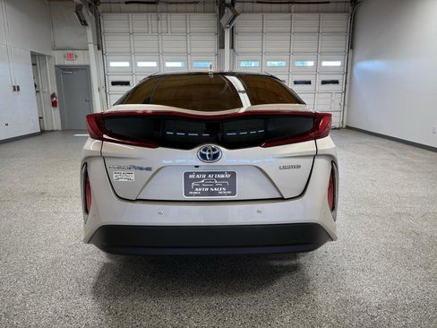Used 2021 Toyota Prius Prime Limited image 3