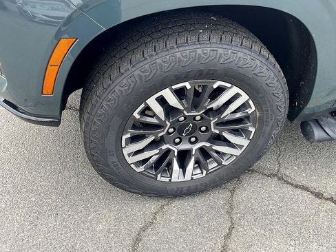 Used 2025 Chevrolet Tahoe Z71 w/ Comfort Package image 12