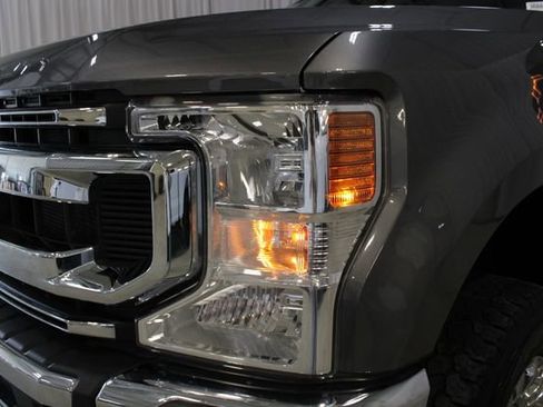 Used 2021 Ford F250 XLT w/ XLT Premium Package AWD/4WD image 32