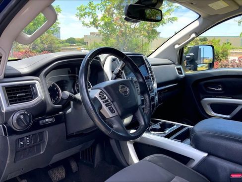 Used 2020 Nissan Titan SV w/ SV Convenience Package RWD image 13