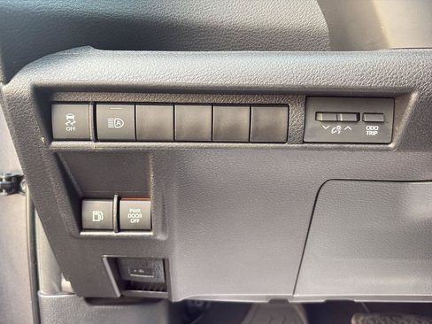 Used 2025 Toyota Sienna XSE AWD/4WD image 9