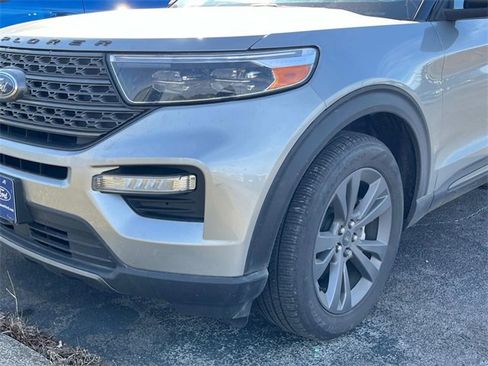 Used 2023 Ford Explorer XLT w/ Equipment Group 202A image 10