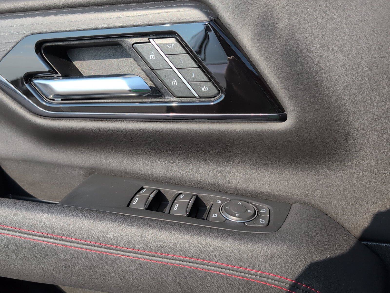 Used 2025 GMC Yukon AT4 Ultimate AWD/4WD image 16