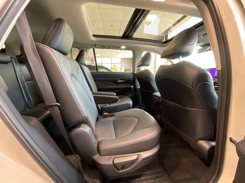 Certified 2024 Toyota Grand Highlander AWD image 20