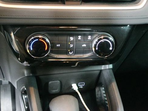 Used 2025 Chevrolet TrailBlazer LT AWD/4WD image 20
