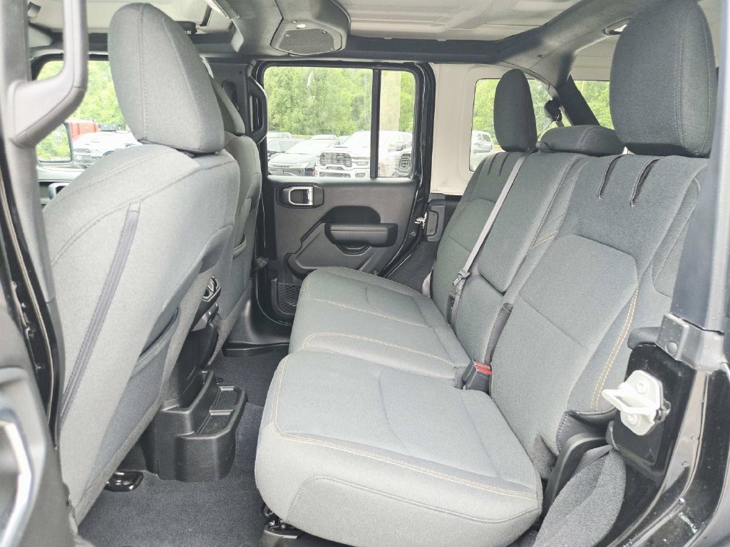 Used 2024 Jeep Wrangler Unlimited AWD/4WD image 12