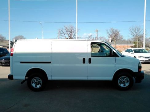 Used 2023 GMC Savana 2500 w/ Driver Convenience Package image 5