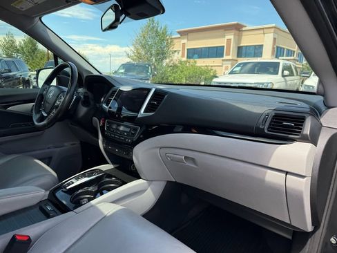 Used 2017 Honda Pilot Touring image 32