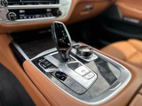 Used 2018 BMW 750i xDrive AWD/4WD image 35