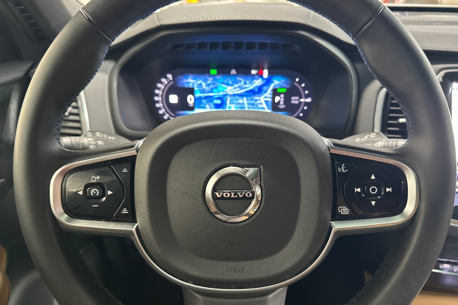 Certified 2025 Volvo XC90 T8 Ultra w/ Protection Package AWD/4WD image 27