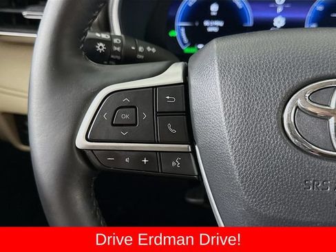 Used 2023 Toyota Highlander Limited FWD image 13