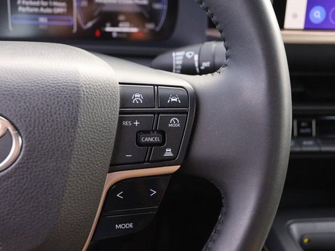 Used 2023 Toyota Crown image 12