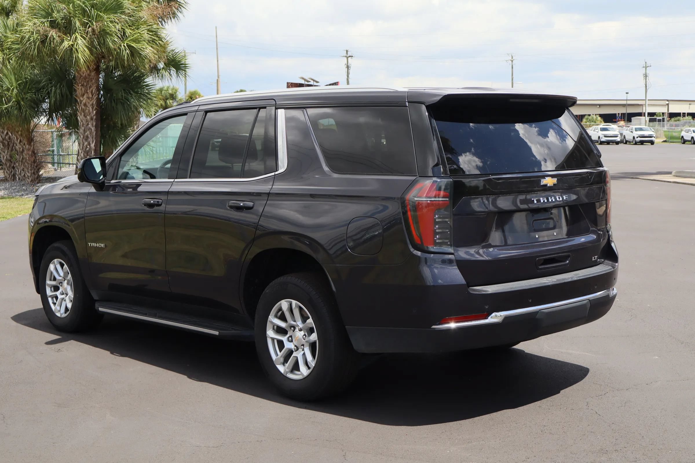 Used 2025 Chevrolet Tahoe LT RWD image 5