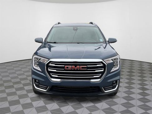 Used 2024 GMC Terrain SLT image 3