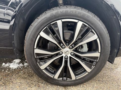 Used 2023 Volvo XC60 B5 Plus w/ Climate Package image 9