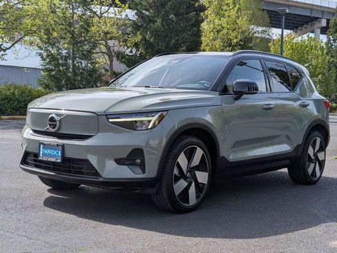 Used 2023 Volvo XC40 Recharge Plus AWD/4WD image 3