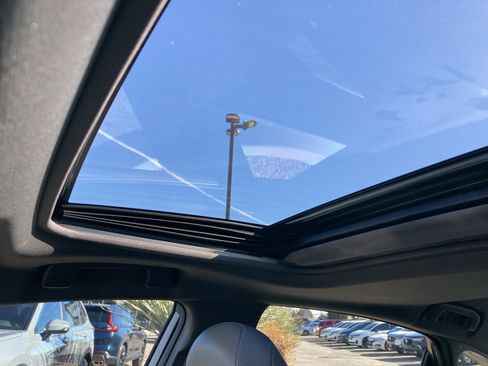 Used 2022 Toyota Avalon Limited image 23