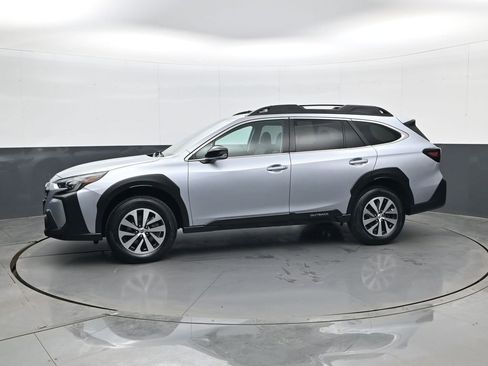 Used 2023 Subaru Outback Premium image 8