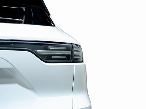 Used 2021 Porsche Cayenne Turbo image 11