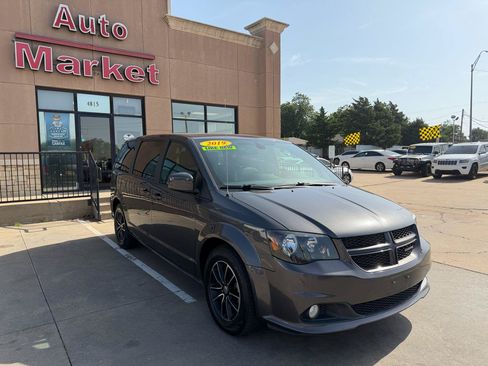 Used 2019 Dodge Grand Caravan GT FWD image 3