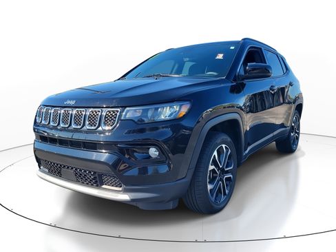 Used 2023 Jeep Compass Limited image 3