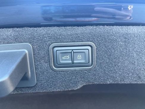 New 2025 Audi A8 L 3.0T image 22