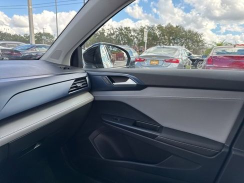 Used 2024 Volkswagen Taos SE image 27