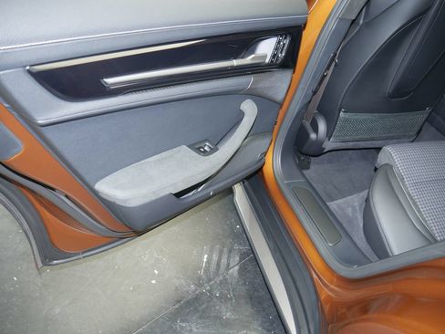 Certified 2025 Porsche Panamera Turbo AWD/4WD image 18