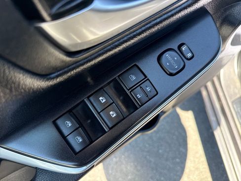 Used 2015 Toyota Camry SE FWD image 11